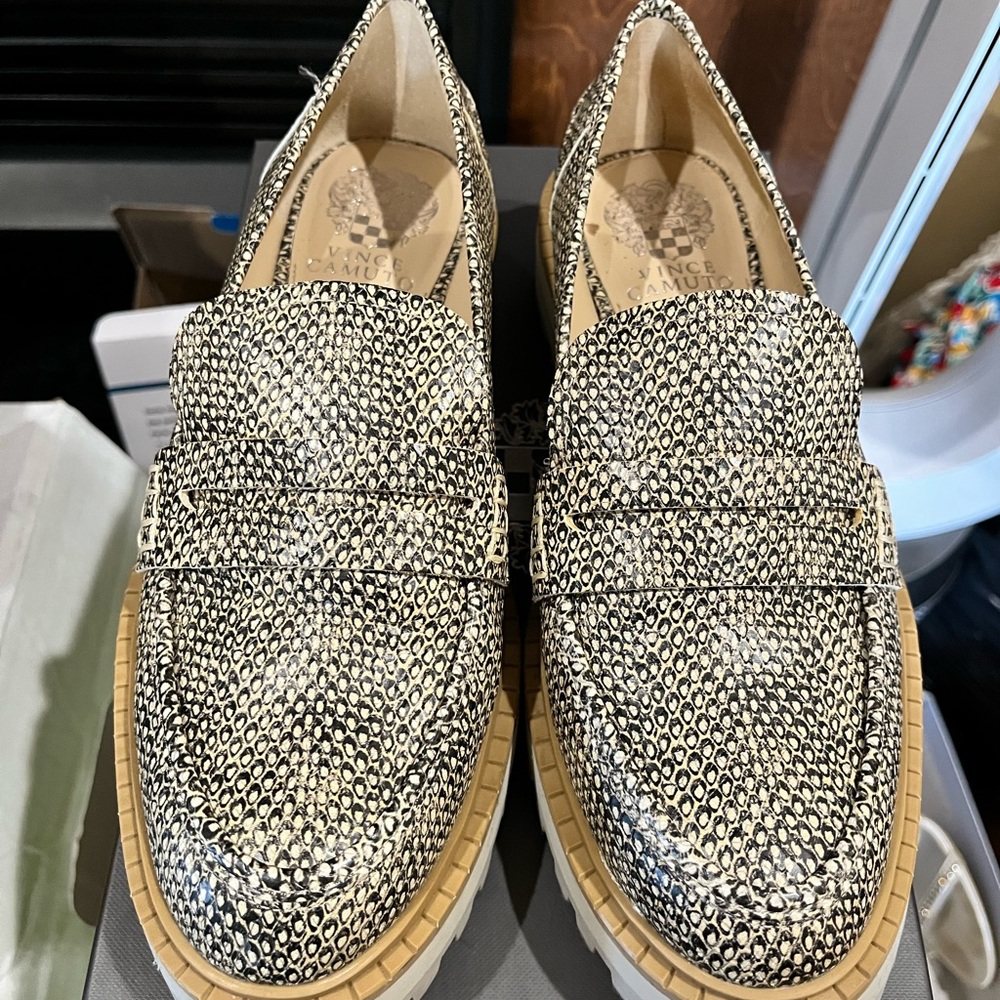 Vince Camuto Black and White Flats with Flexible Comfort